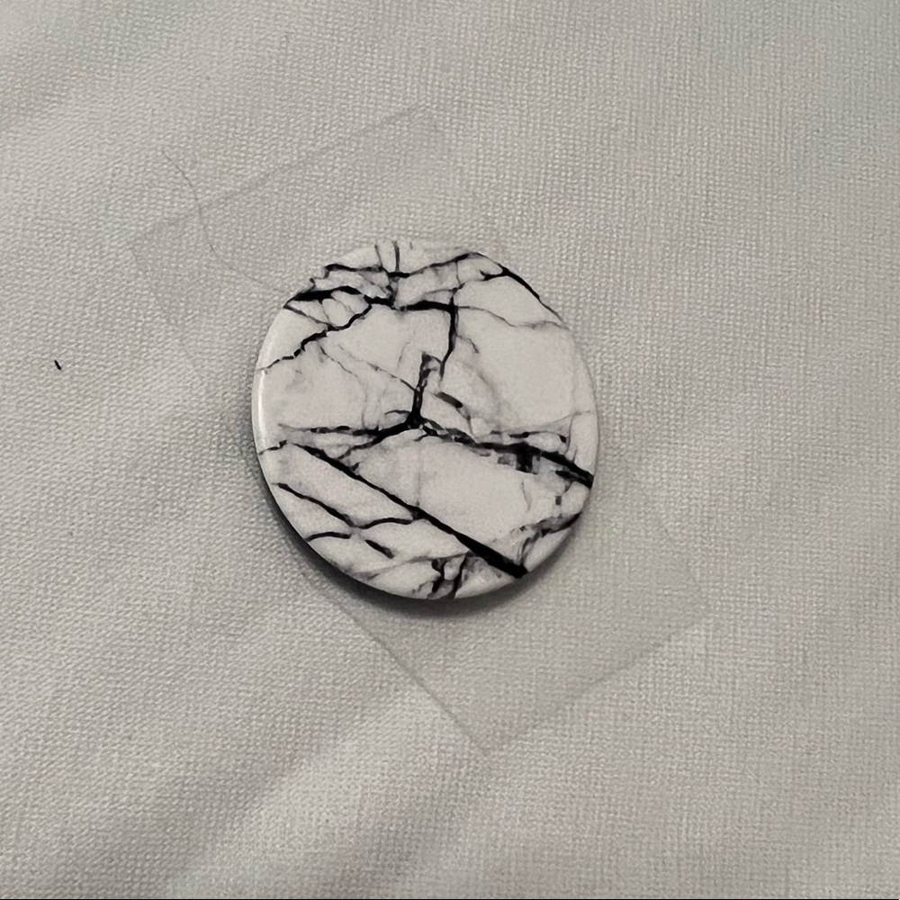 Black and white marble Popsocket